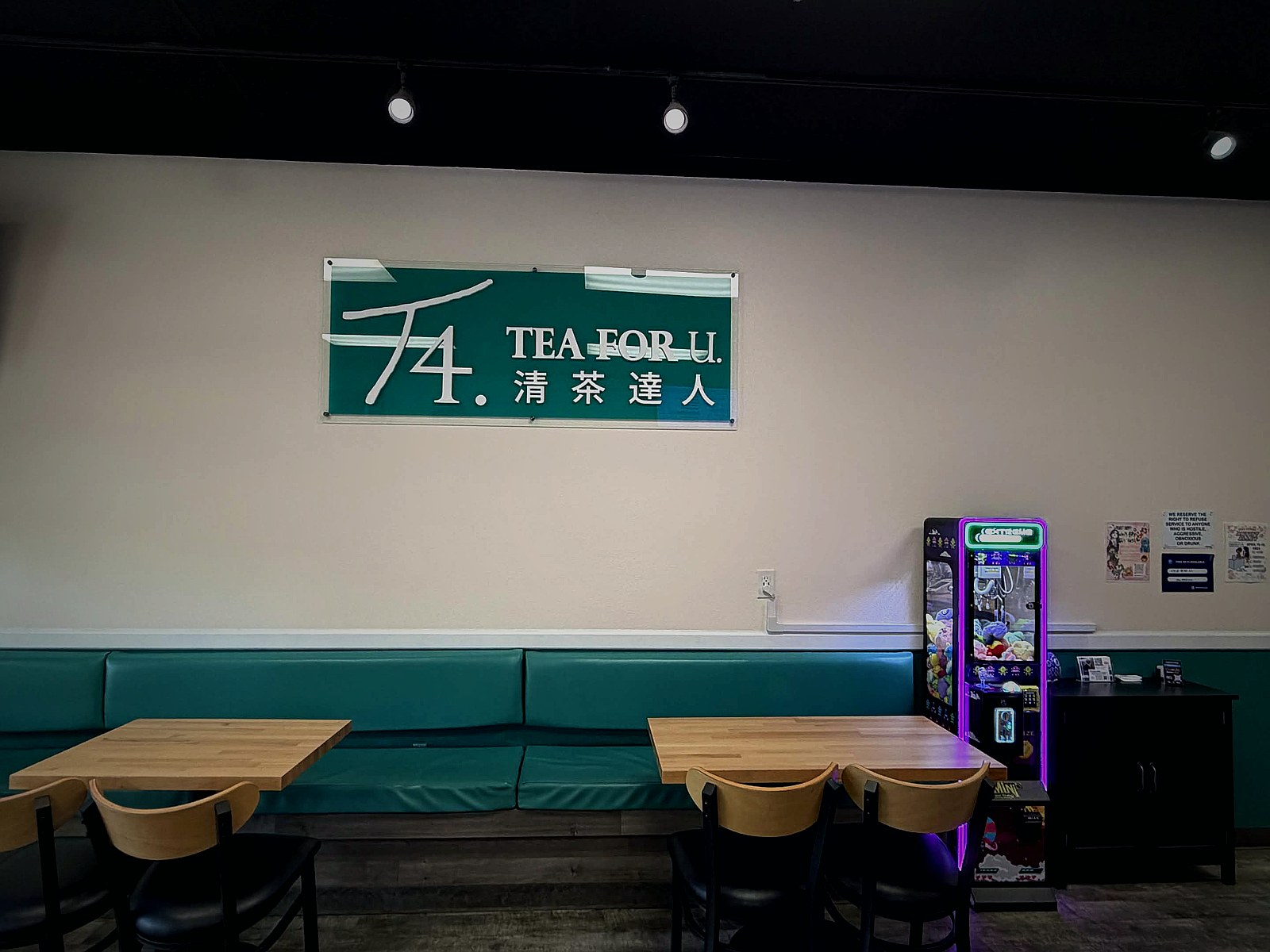T4 Folsom seating area with teal booths and claw machine